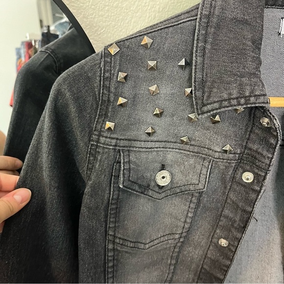 ✨ Steve Madden Kids Studded Cropped Jean Jacket M (8/10) | Edgy Denim Jacket - Picture 4 of 6